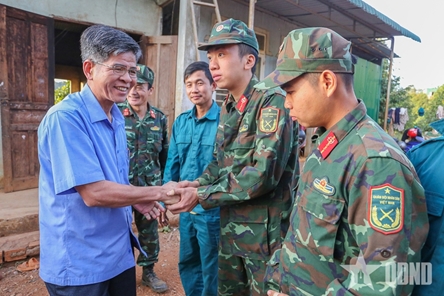 Chemical troops bring peace to Ma village